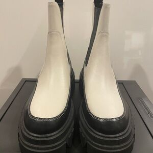 Marc Fisher Black and Cream Women's Leather Chelsea Boots. Size 8.5